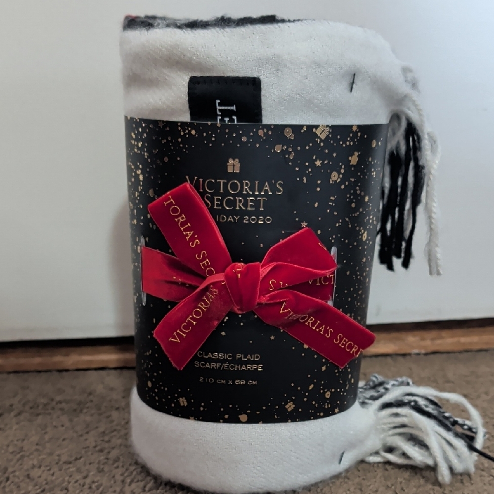 Victoria's Secret Classic Black and White Scarf